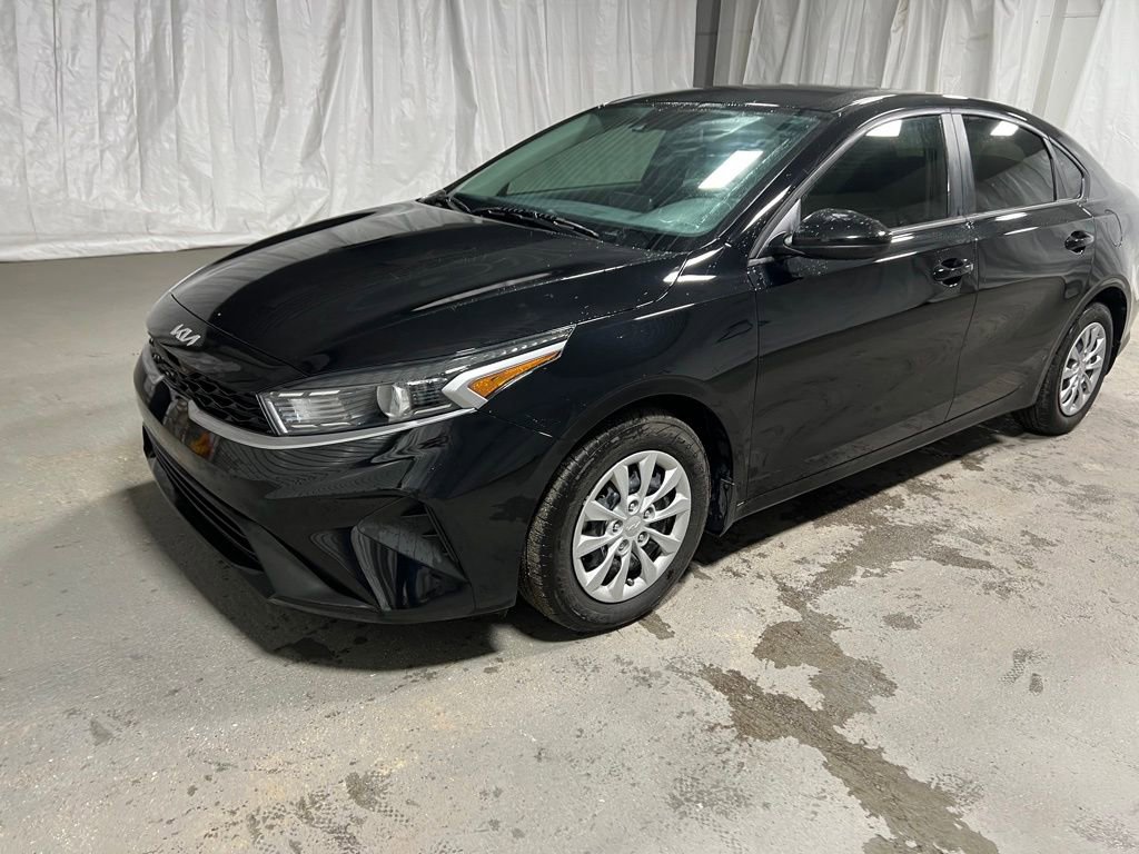 Used 2024 Kia Forte LX video 3