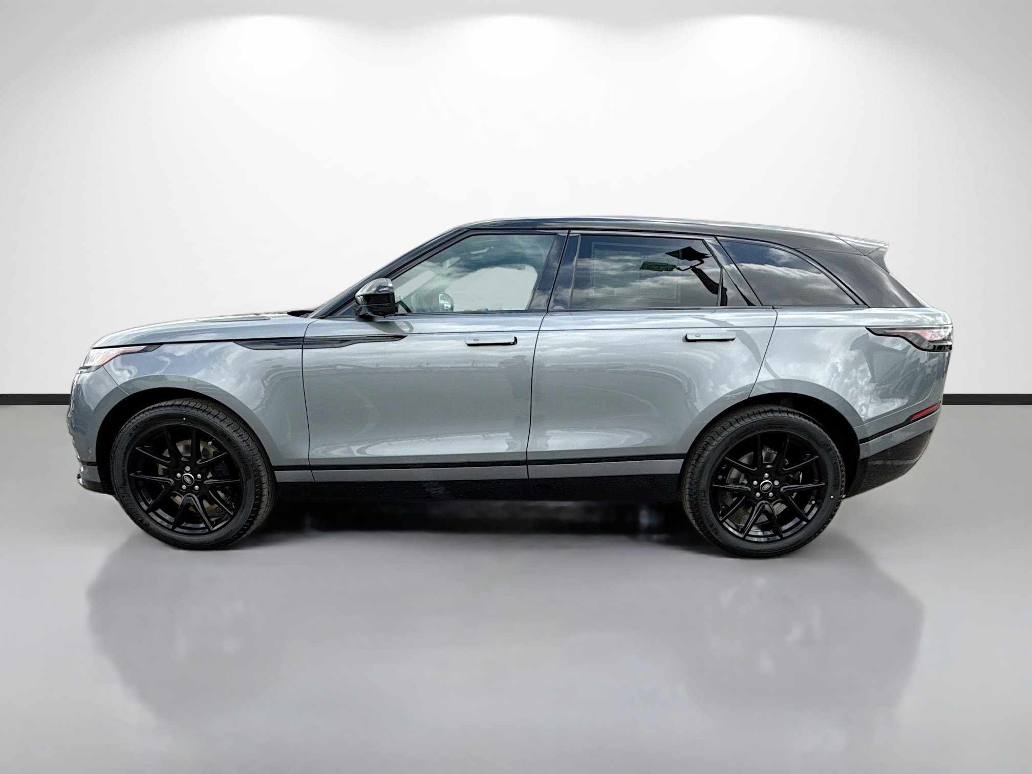 New 2026 Land Rover Range Rover Velar Dynamic SE AWD/4WD image 2