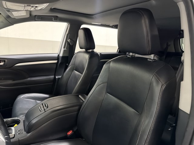 Used 2019 Toyota Highlander XLE AWD/4WD image 5