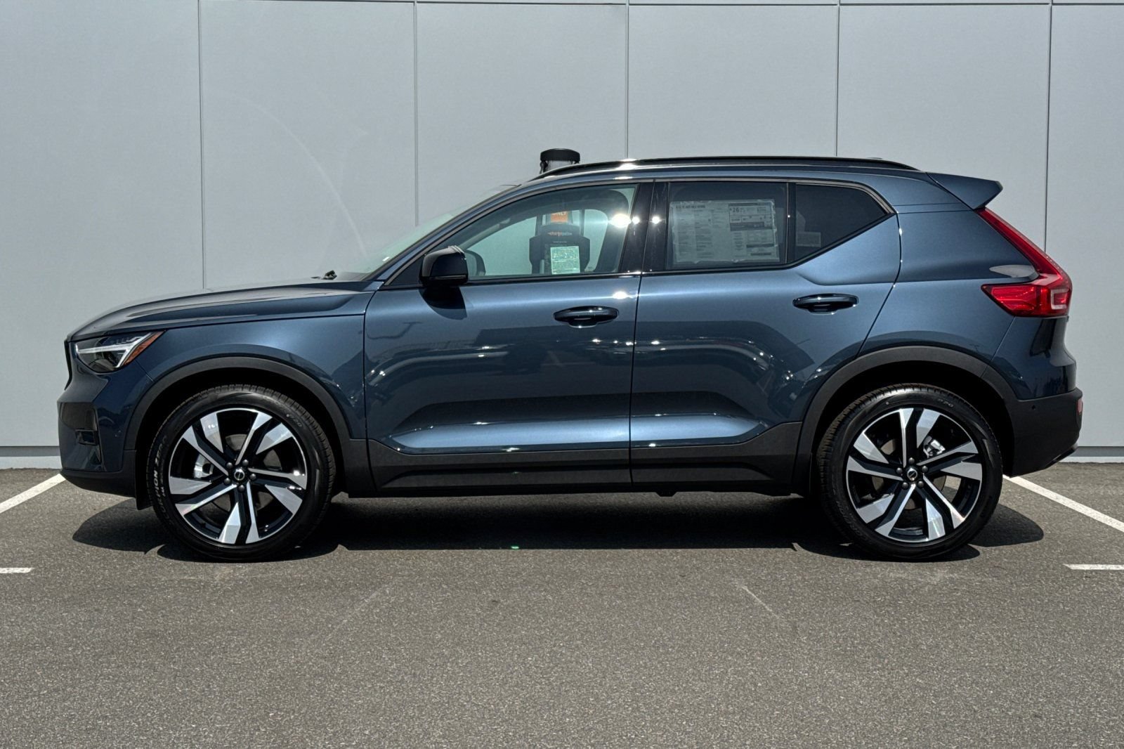 New 2026 Volvo XC40 B5 Ultra w/ Climate Package AWD/4WD image 2