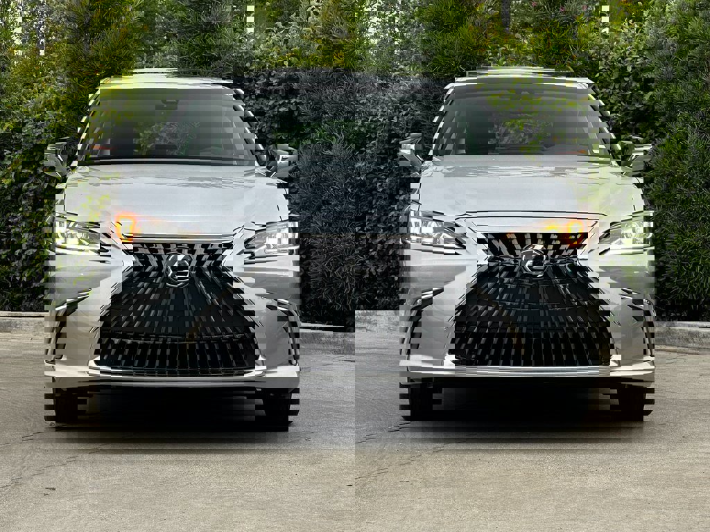 New 2025 Lexus ES 350 image 3