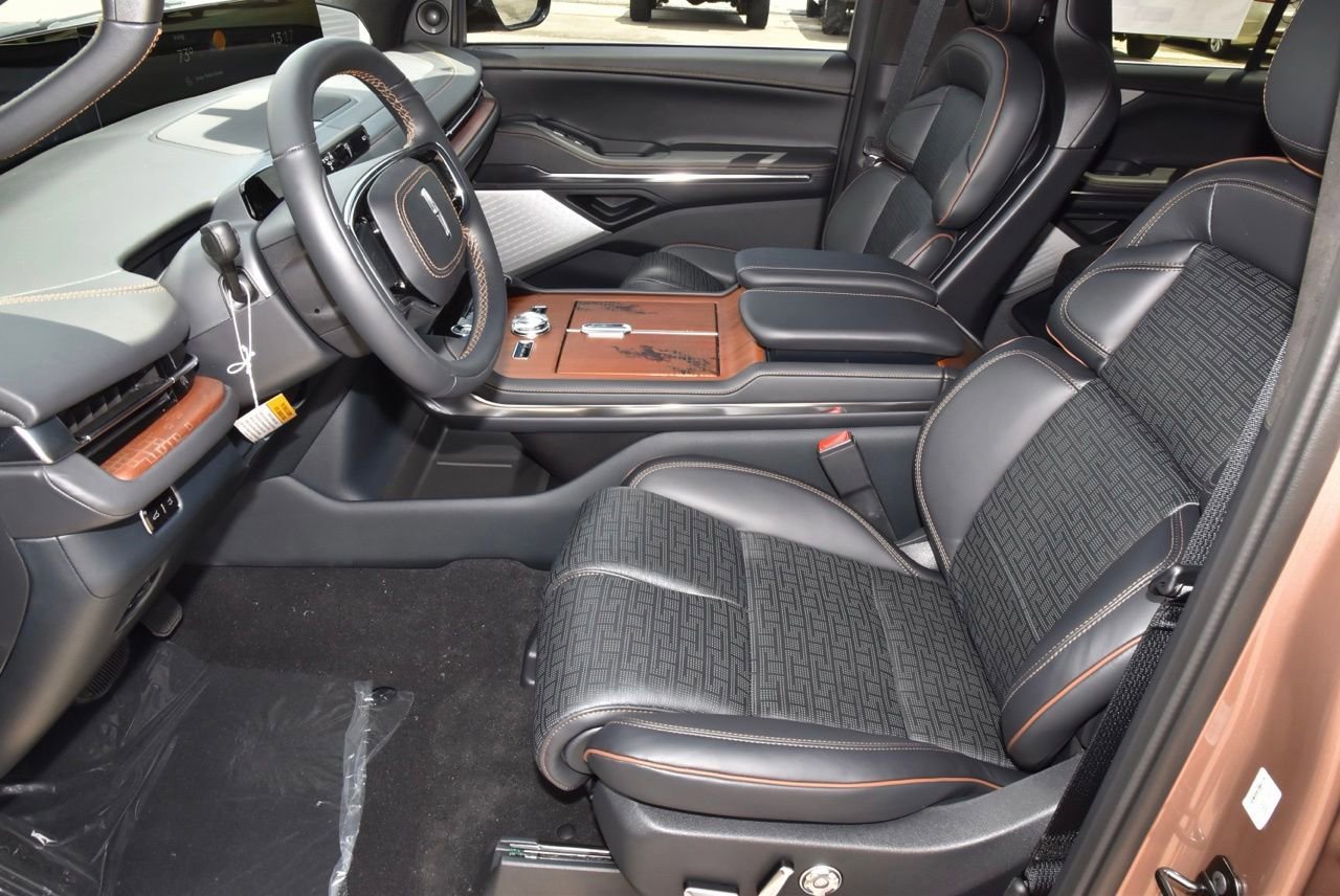 New 2026 Lincoln Navigator L Black Label AWD/4WD image 11