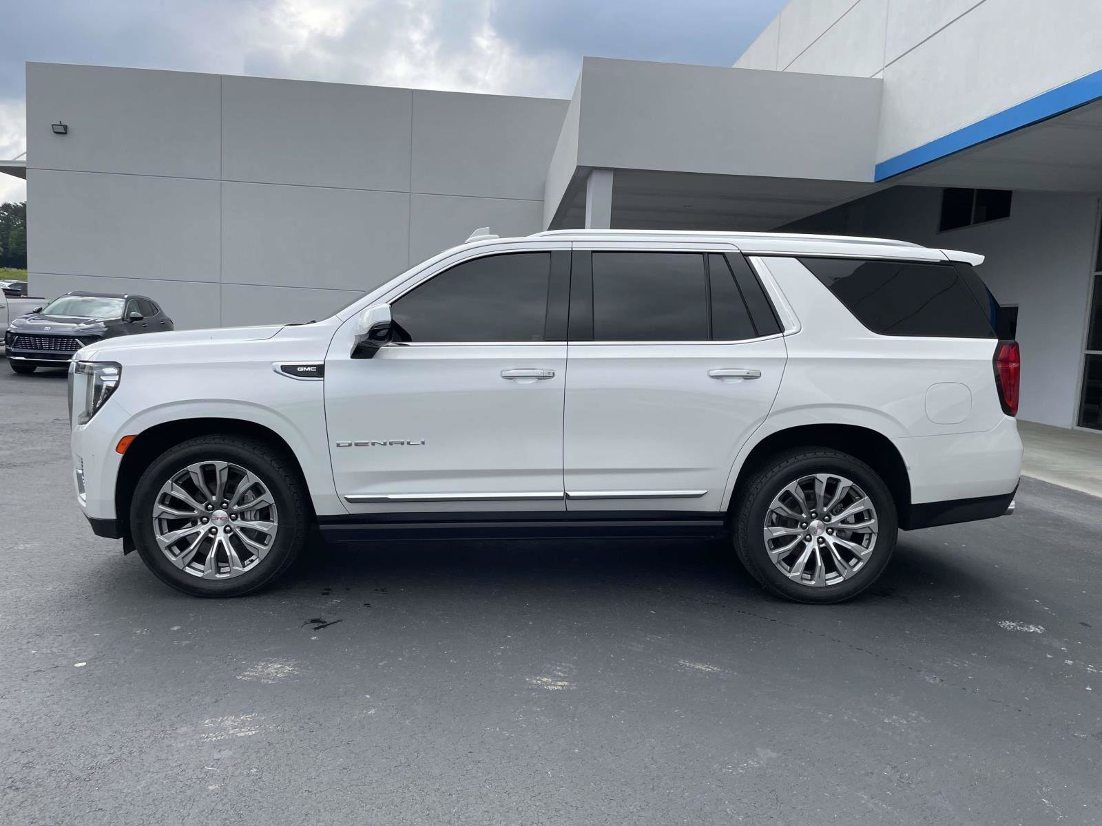 Used 2021 GMC Yukon Denali w/ Denali Premium Package RWD image 6