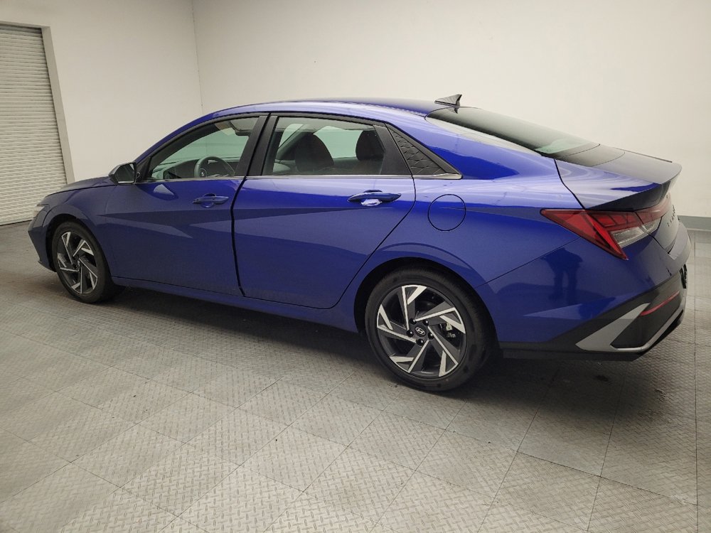 Used 2025 Hyundai Elantra SEL image 3