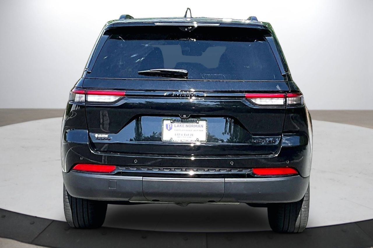 Certified 2023 Jeep Grand Cherokee Limited w/ Luxury Tech Group II AWD/4WD image 8
