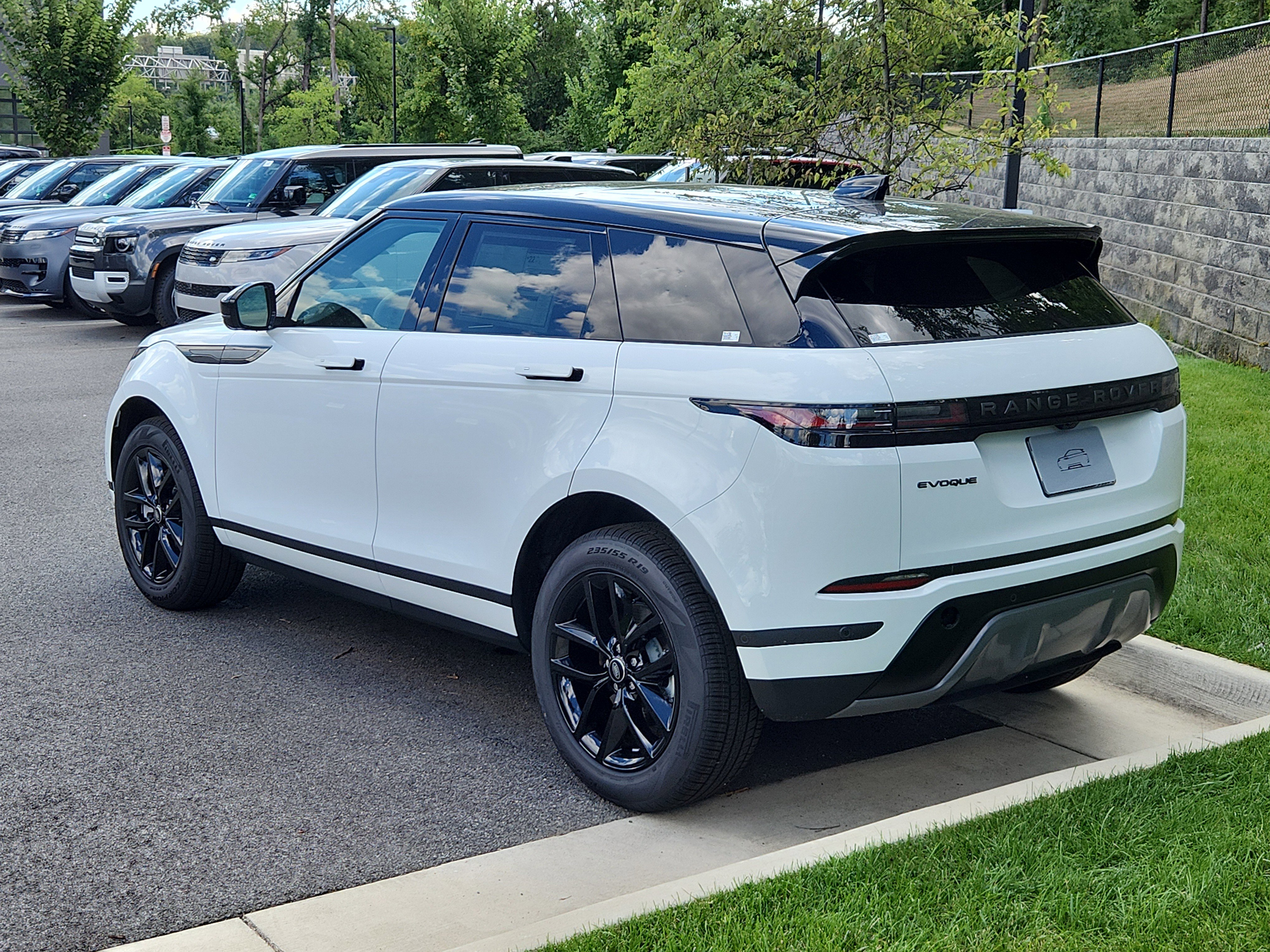 Used 2026 Land Rover Range Rover Evoque S image 12