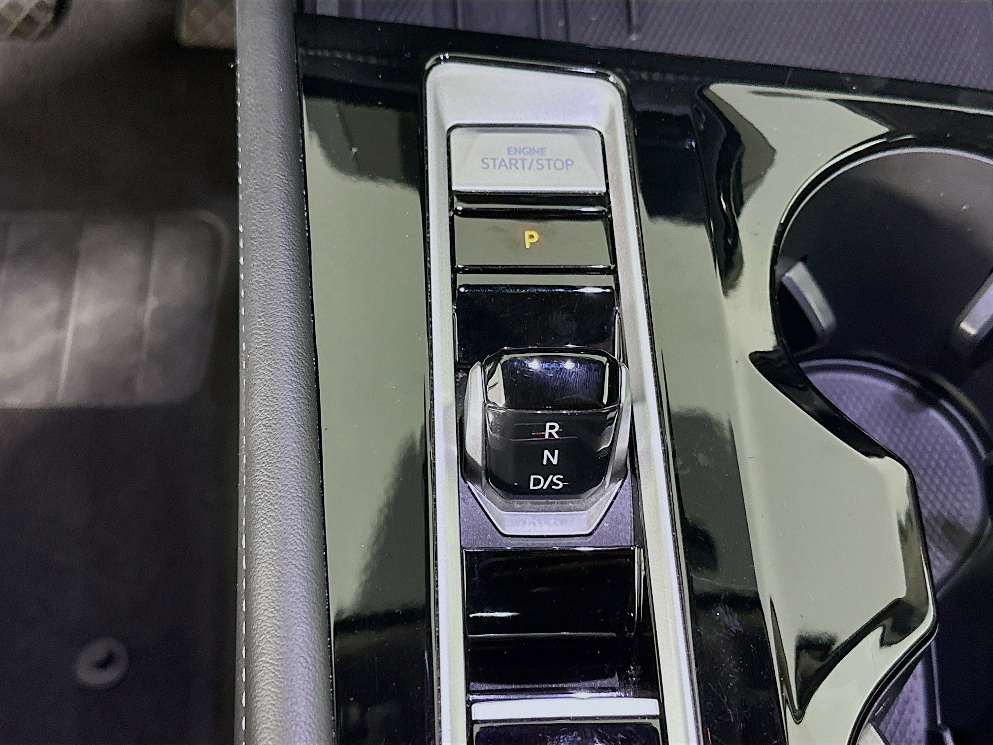 Used 2025 Volkswagen Atlas SE image 25