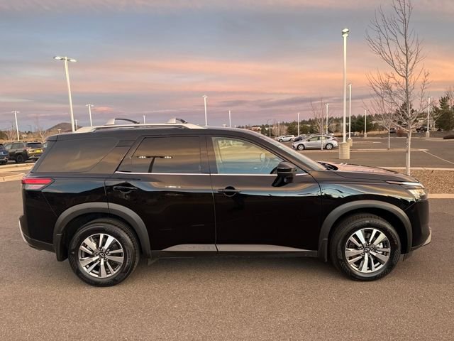 Used 2023 Nissan Pathfinder SL image 2