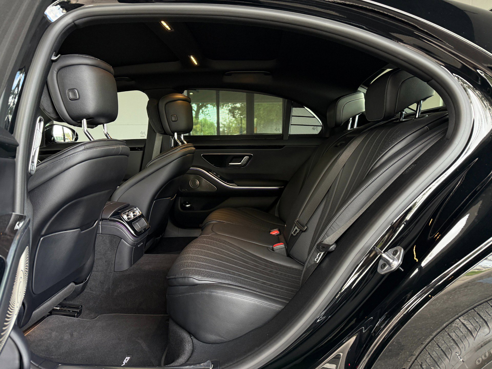 Used 2022 Mercedes-Benz S 500 4MATIC w/ AMG Line Package image 21