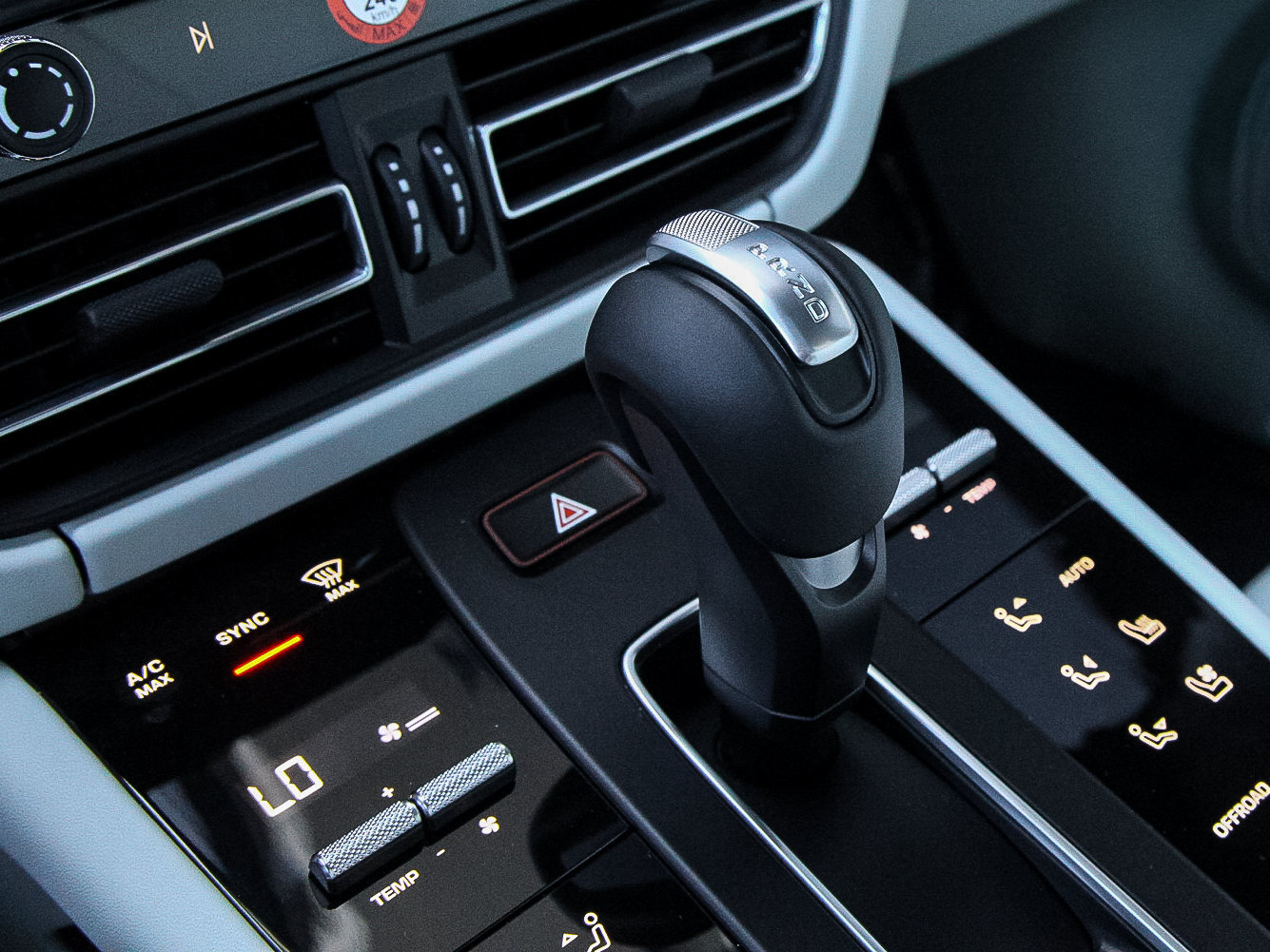 Certified 2023 Porsche Macan Turbo AWD/4WD image 22