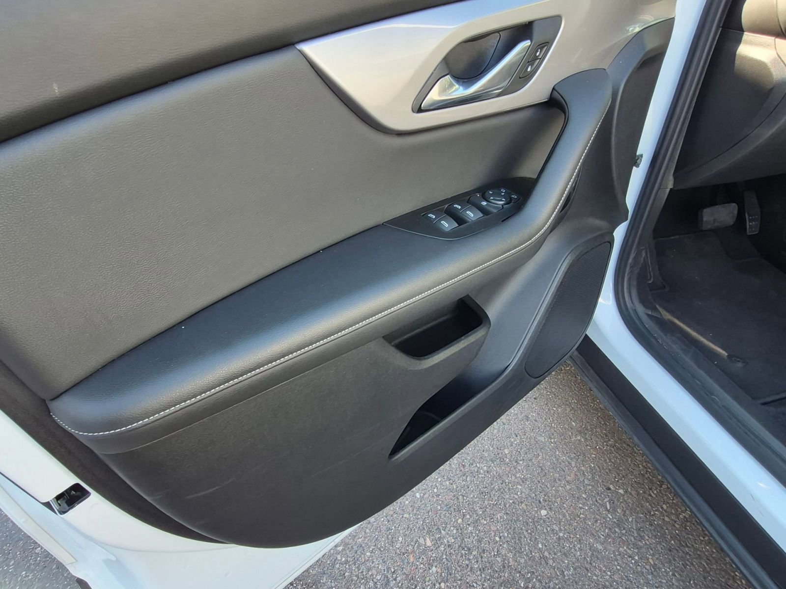 Used 2025 Chevrolet Blazer LT image 12