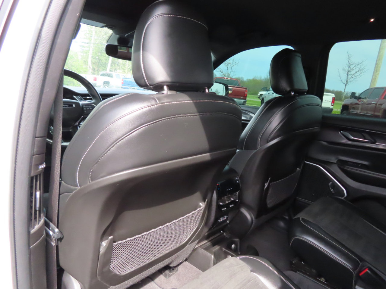 Used 2021 Jeep Grand Cherokee L Laredo image 40