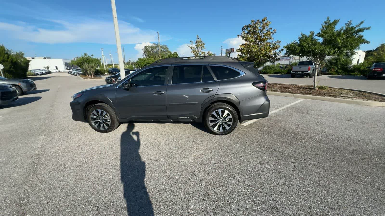 Used 2025 Subaru Outback Limited AWD/4WD image 5