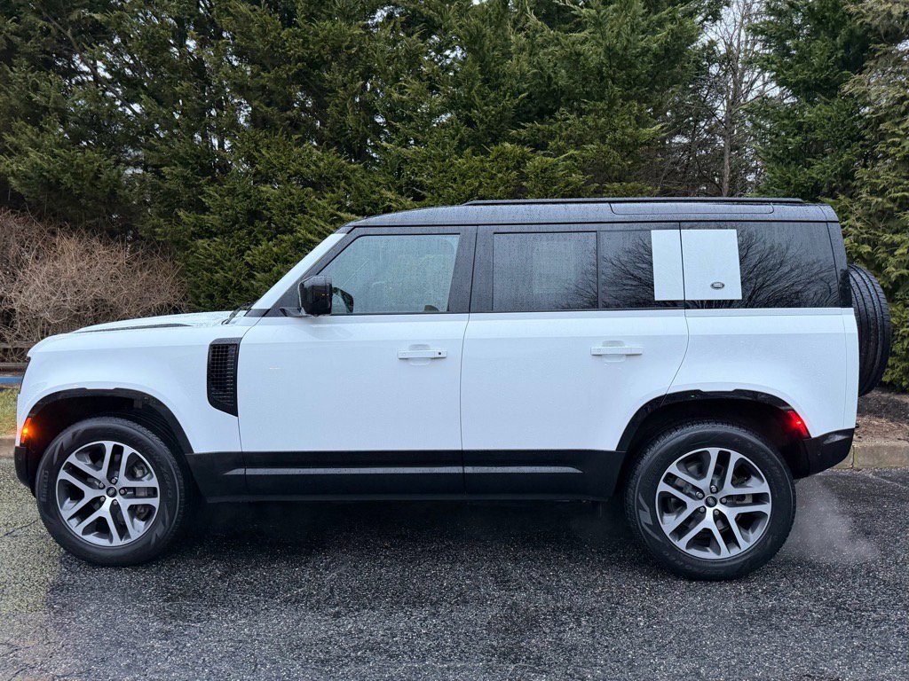 Used 2023 Land Rover Defender 110 X-Dynamic SE image 2