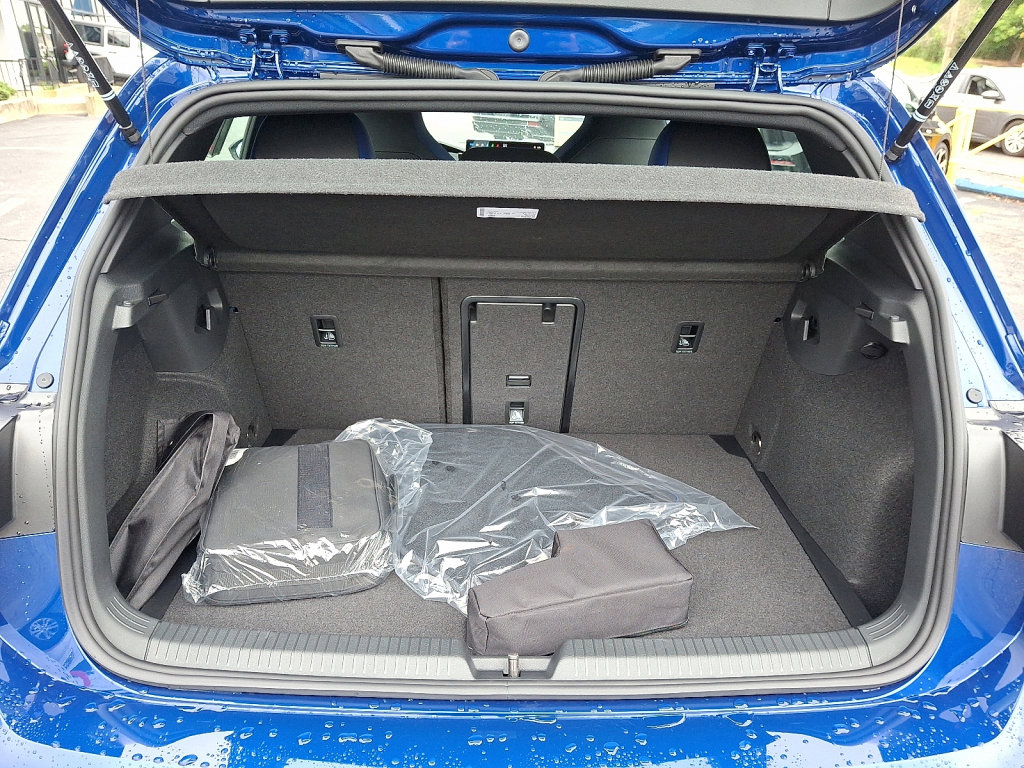 New 2025 Volkswagen Golf R Black Edition image 19