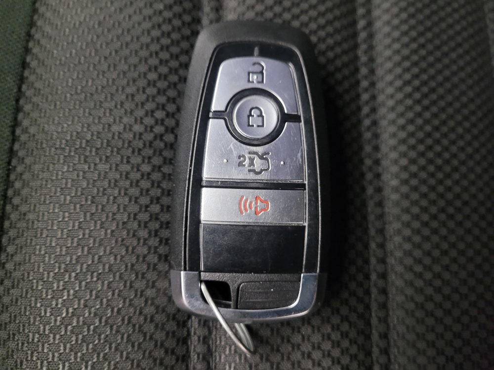 Used 2017 Ford Fusion SE w/ Fusion SE Technology Package image 32