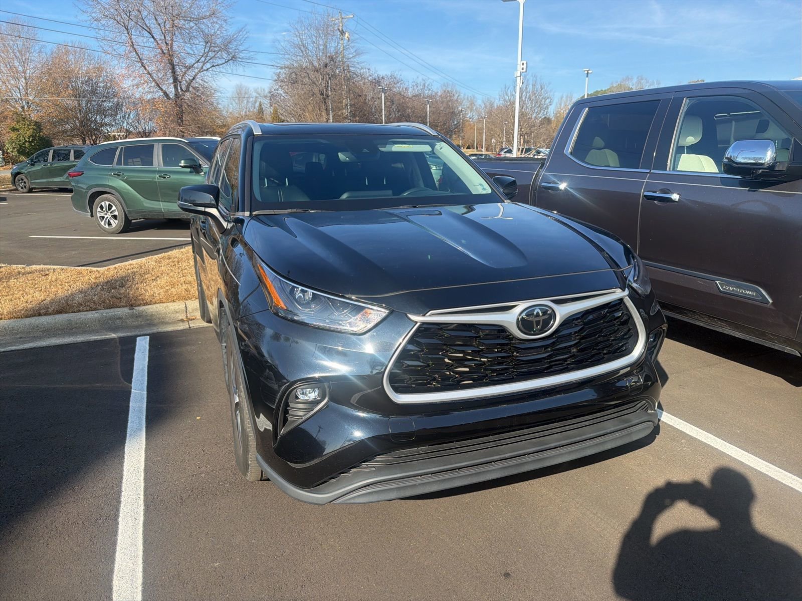 Used 2022 Toyota Highlander XLE image 1