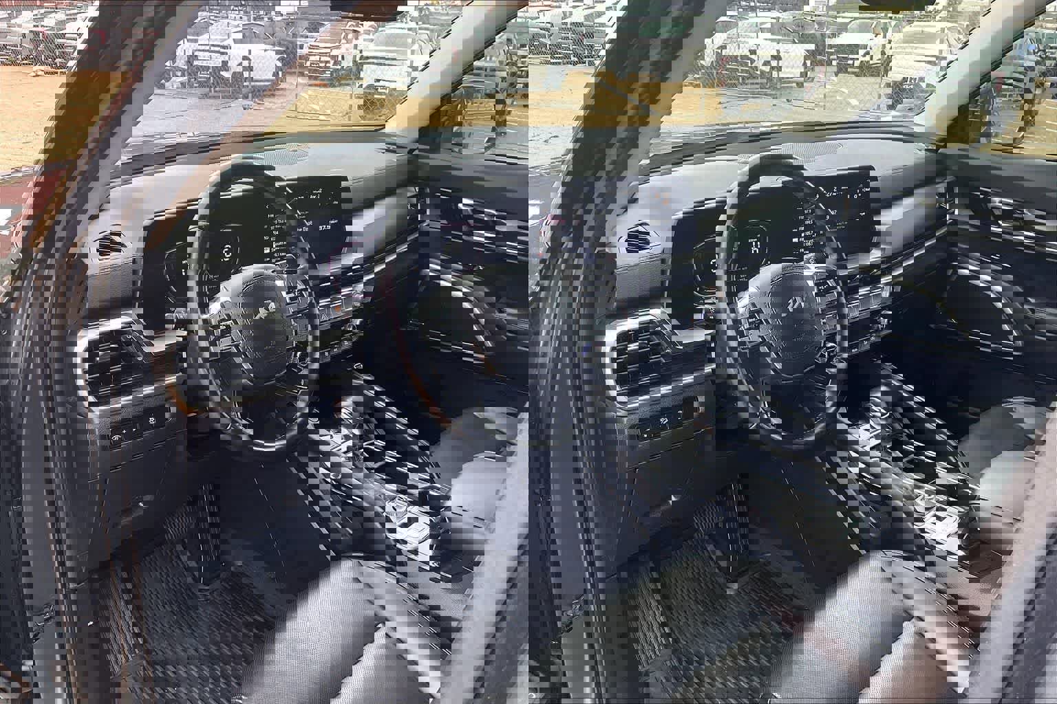 Used 2023 Kia Telluride S w/ S Sunroof Package FWD image 2