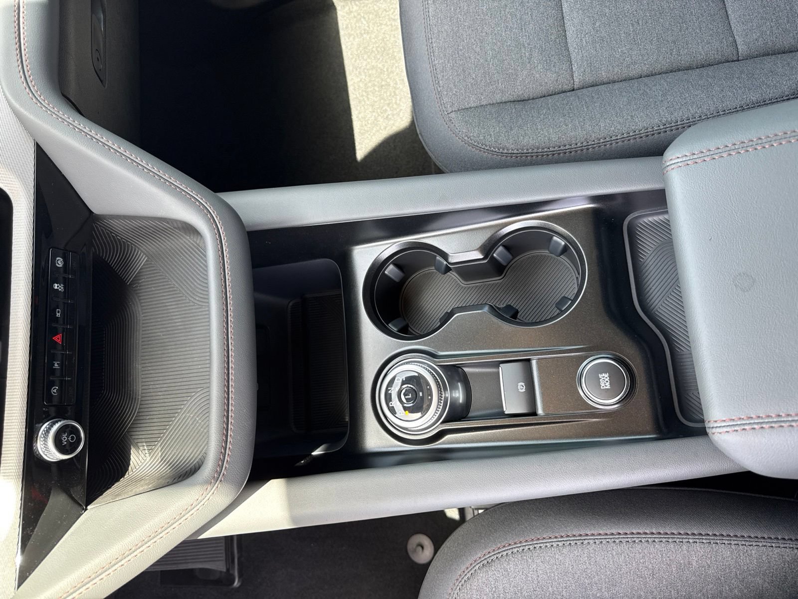 New 2026 Ford Explorer Active AWD/4WD image 15