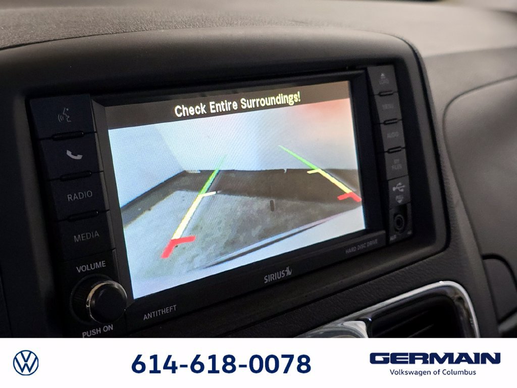 Used 2014 Chrysler Town & Country Touring FWD image 33