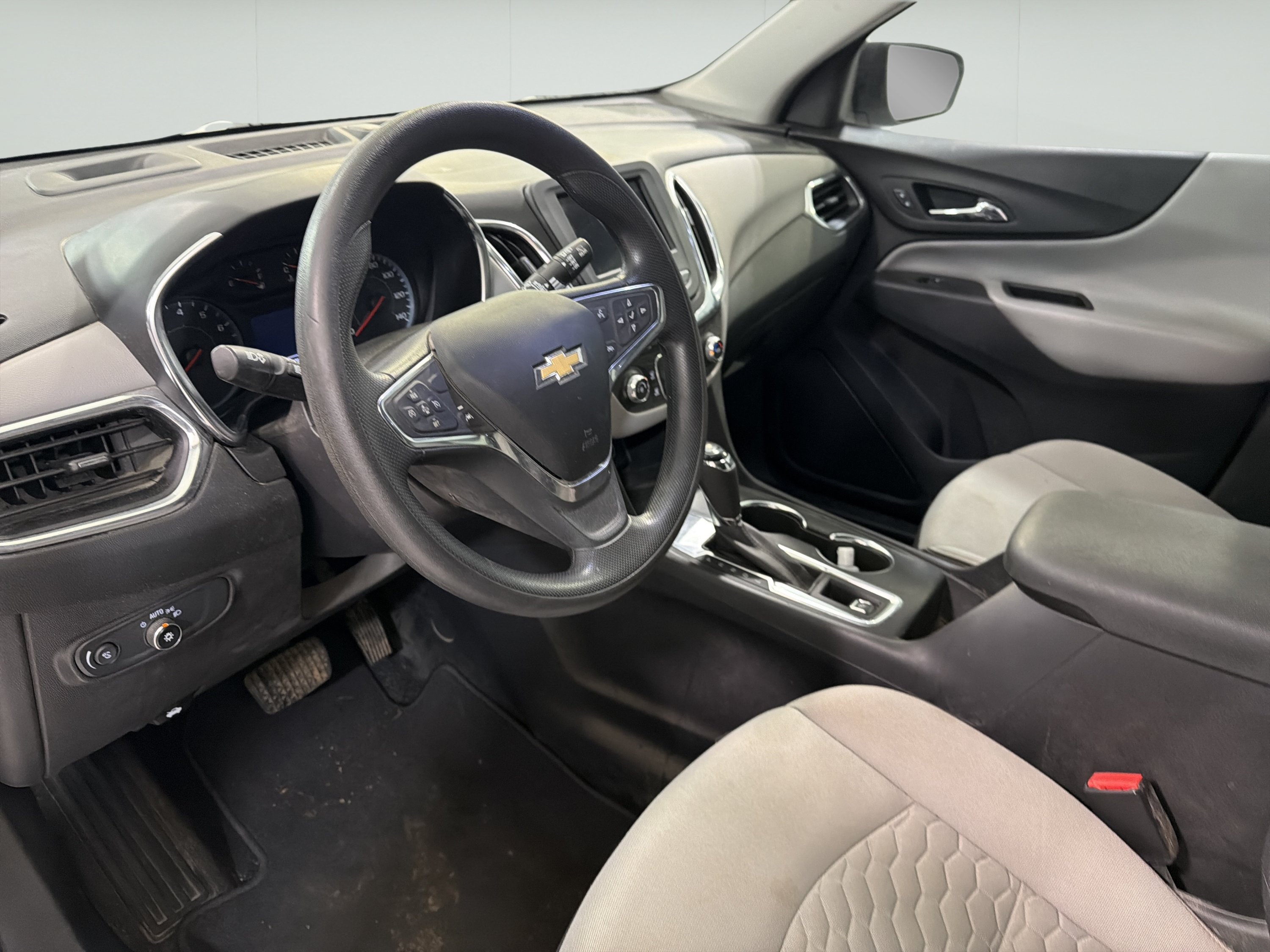 Used 2021 Chevrolet Equinox LS FWD image 13