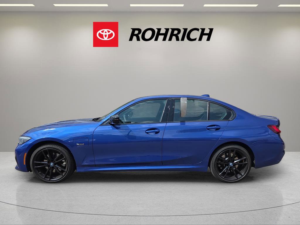 Used 2022 BMW 330e xDrive w/ M Sport Package image 8