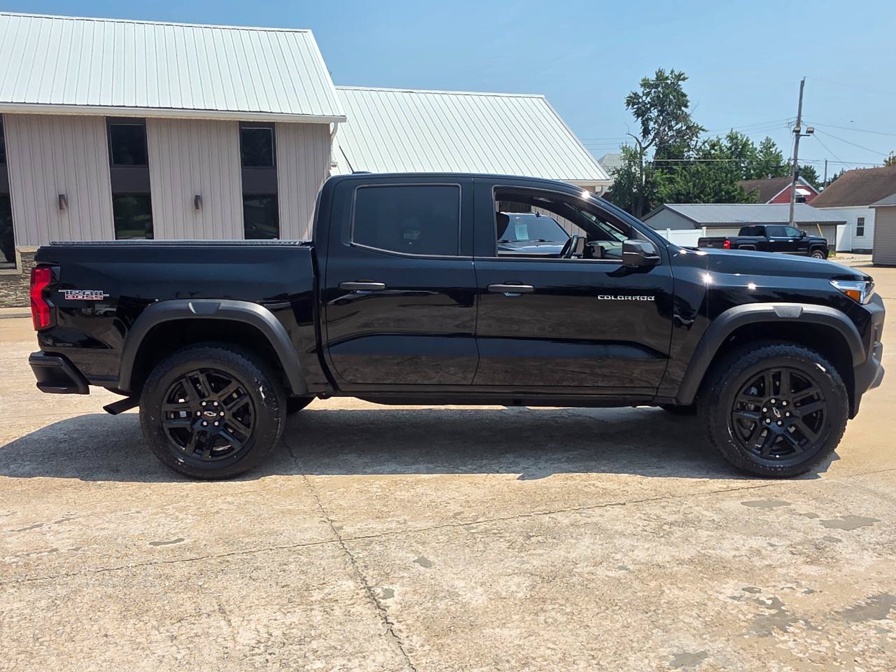 Used 2025 Chevrolet Colorado Trail Boss AWD/4WD image 22