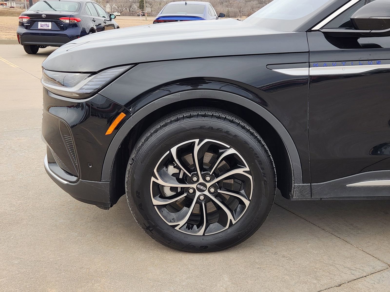 Used 2024 Lincoln Nautilus Premier image 9