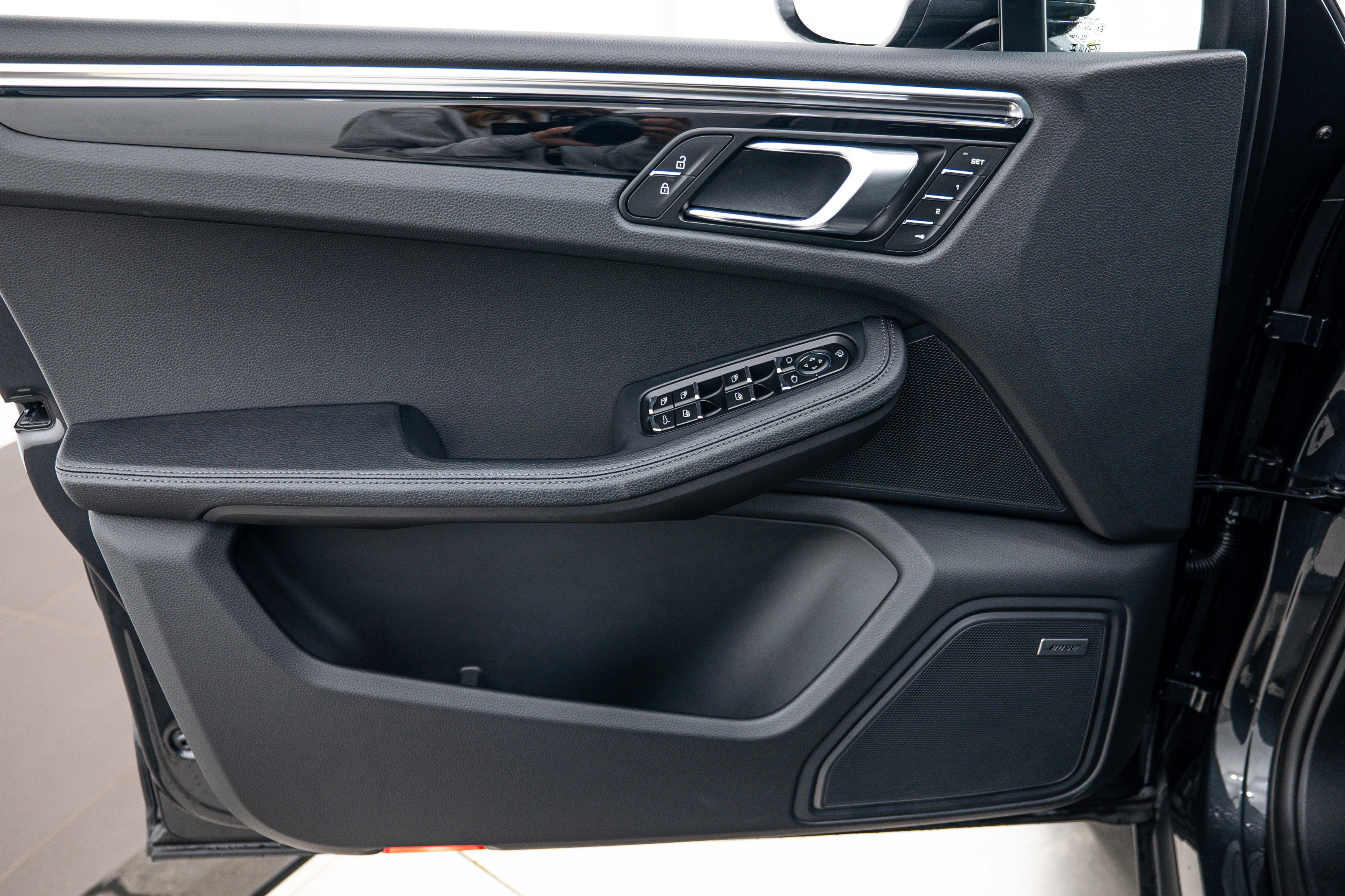 Certified 2026 Porsche Macan AWD/4WD image 13