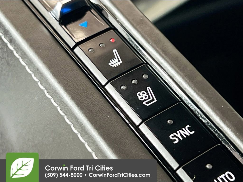 Used 2023 Chevrolet Corvette Stingray Premium Cpe w/ Z51 Performance Package image 22