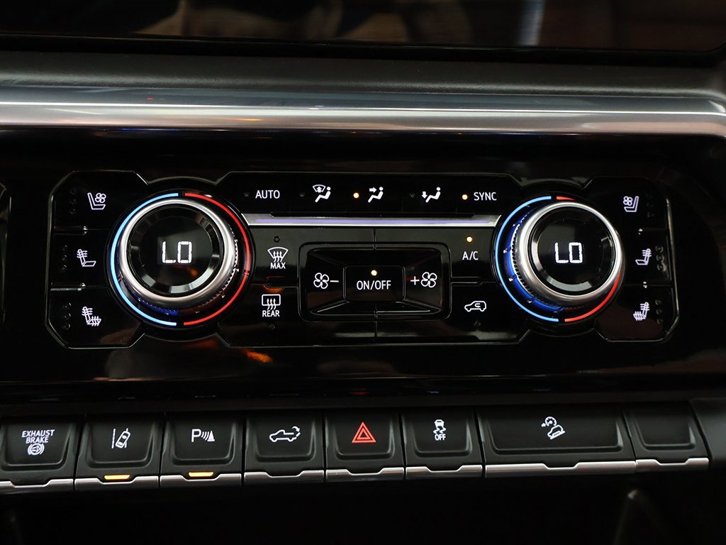 Used 2024 GMC Sierra 3500 Denali Ultimate image 58