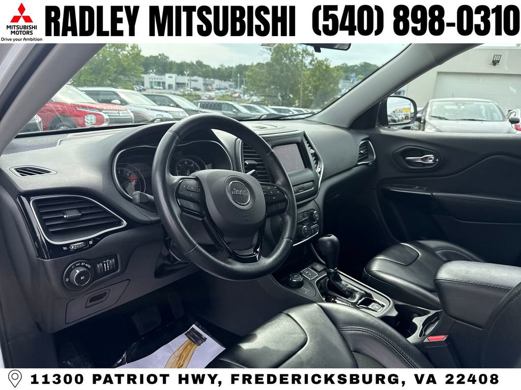 Used 2019 Jeep Cherokee Latitude Plus AWD/4WD image 4