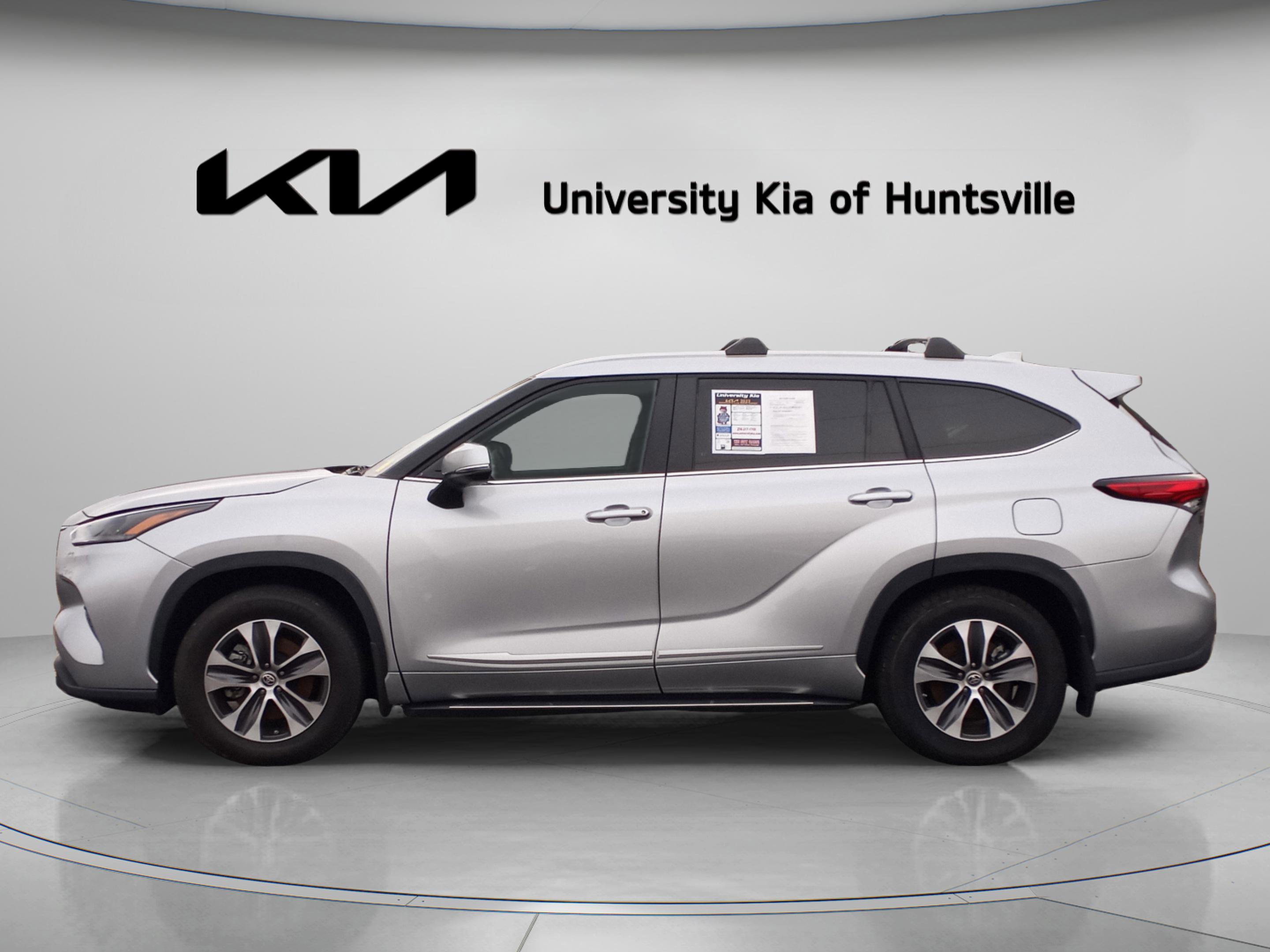 Used 2023 Toyota Highlander L image 4