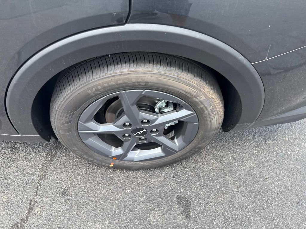 New 2025 Kia K4 LXS image 6