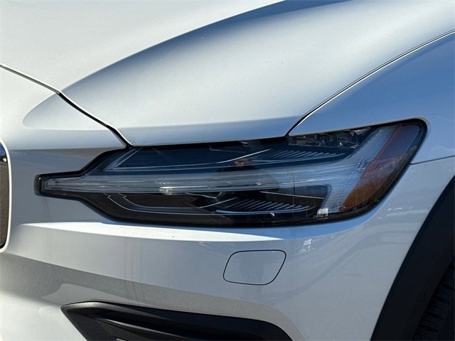 Used 2024 Volvo V60 B5 Cross Country Ultimate image 7