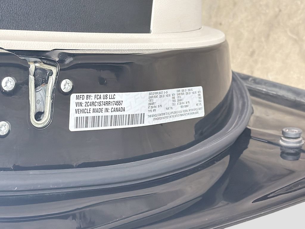 Used 2024 Chrysler Pacifica Select image 34