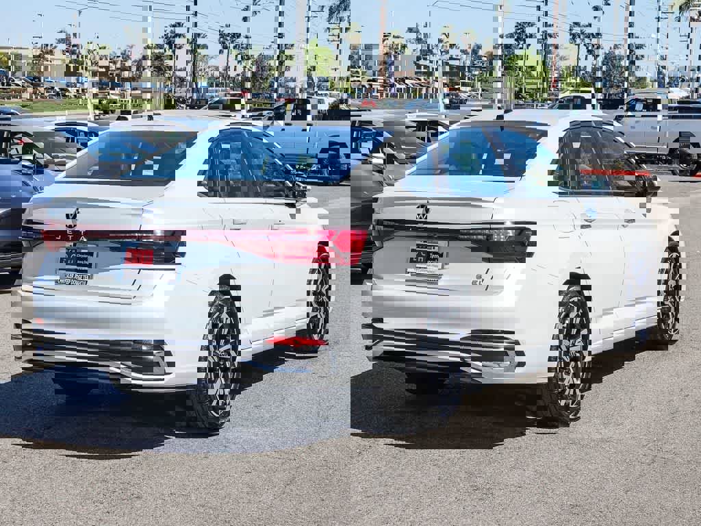 Used 2025 Volkswagen Jetta SEL image 4