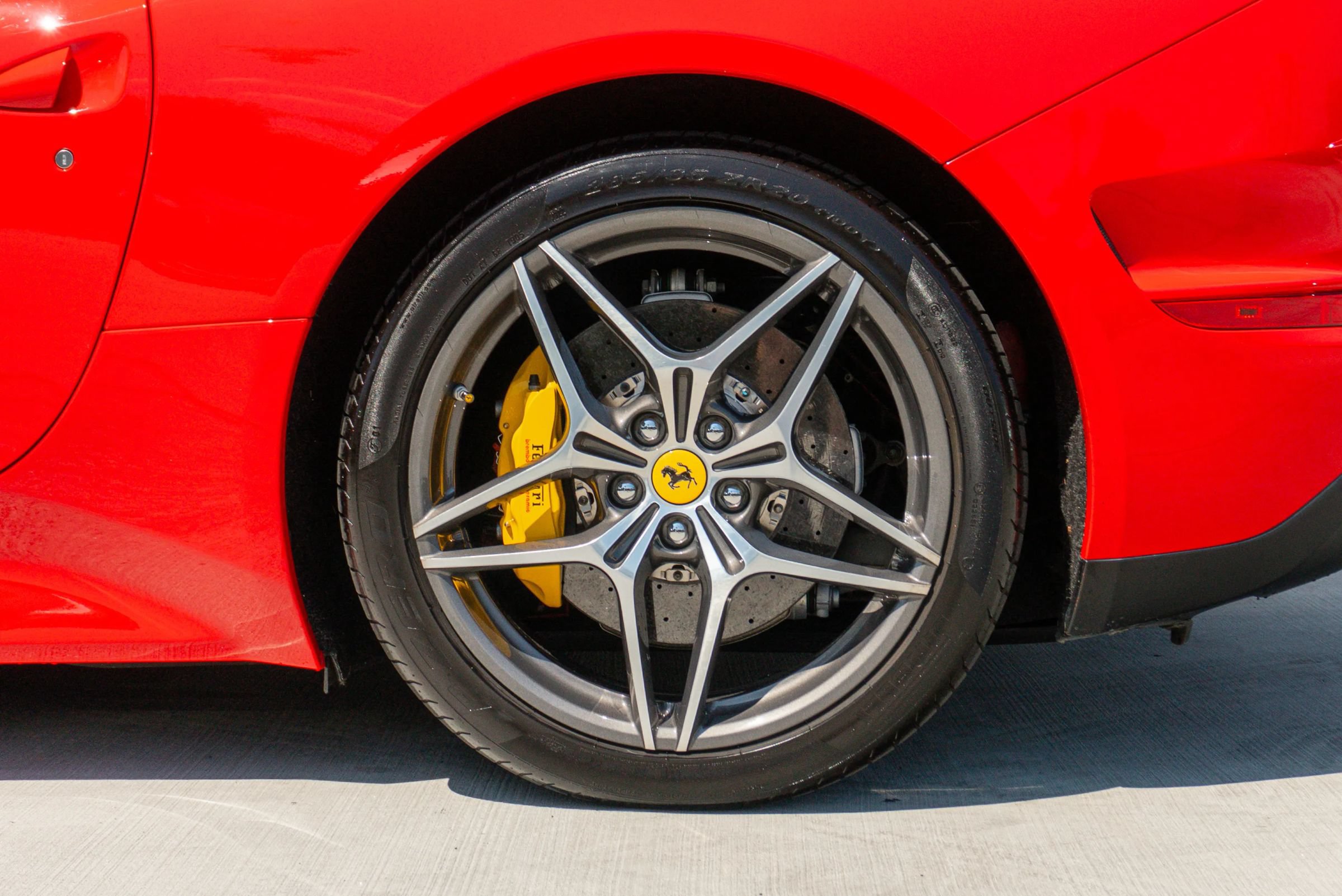 Used 2017 Ferrari California T RWD image 20