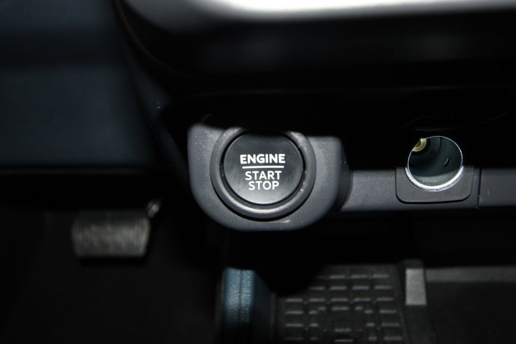 Used 2025 Ford Maverick Lariat AWD/4WD image 12