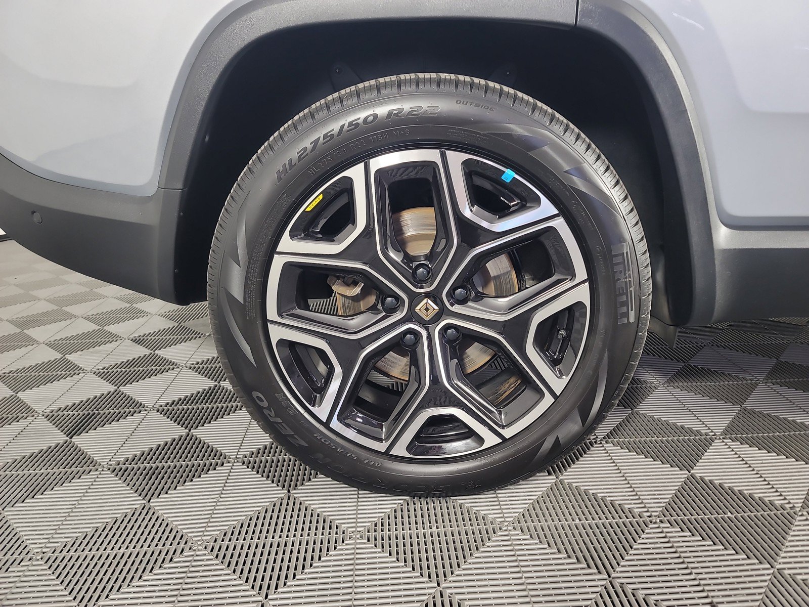 Used 2024 Rivian R1S Adventure AWD/4WD image 12