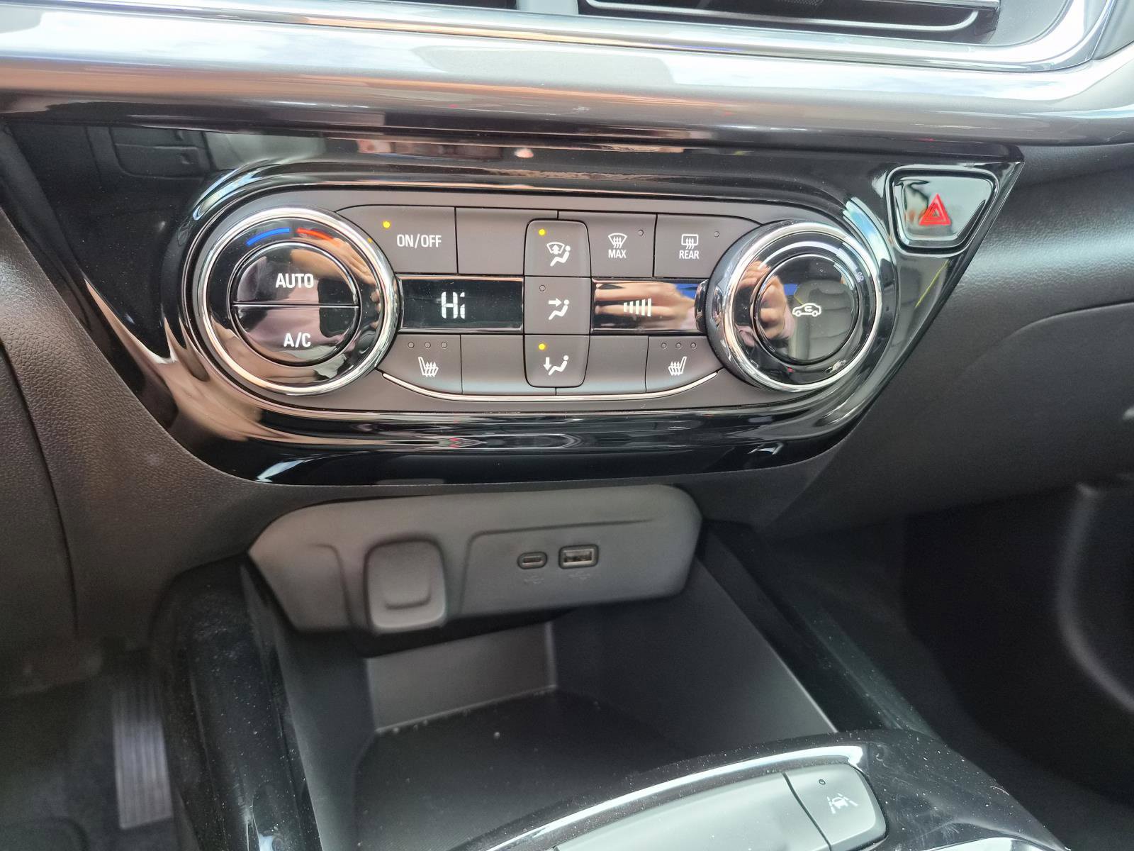 Used 2025 Chevrolet Trax ACTIV w/ Driver Confidence Package FWD image 23