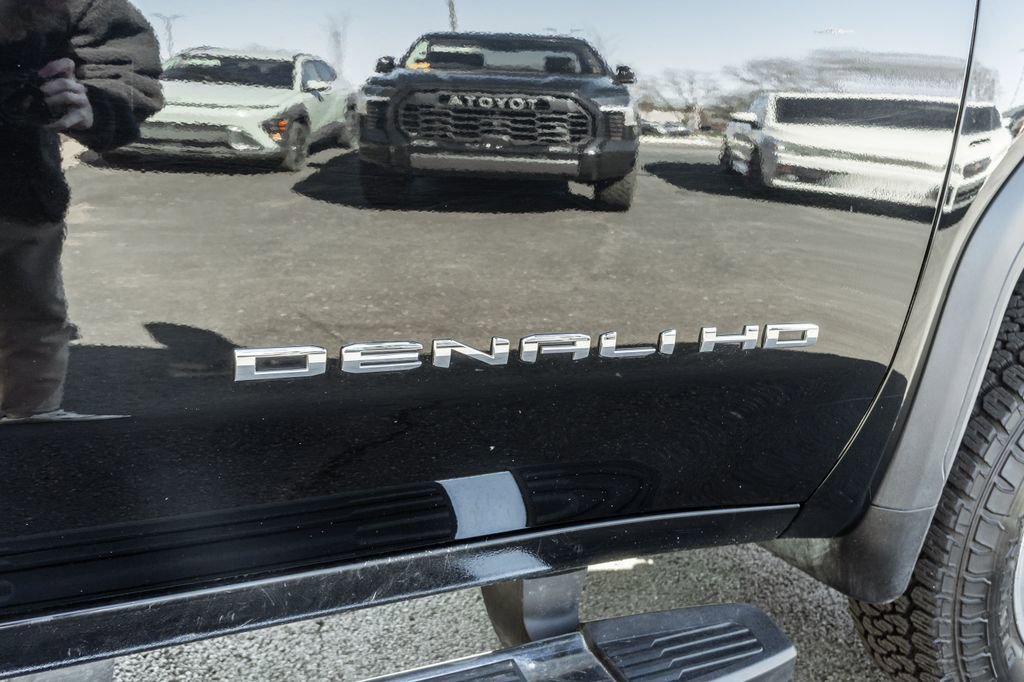 Used 2023 GMC Sierra 3500 Denali w/ Denali Ultimate Package AWD/4WD image 4