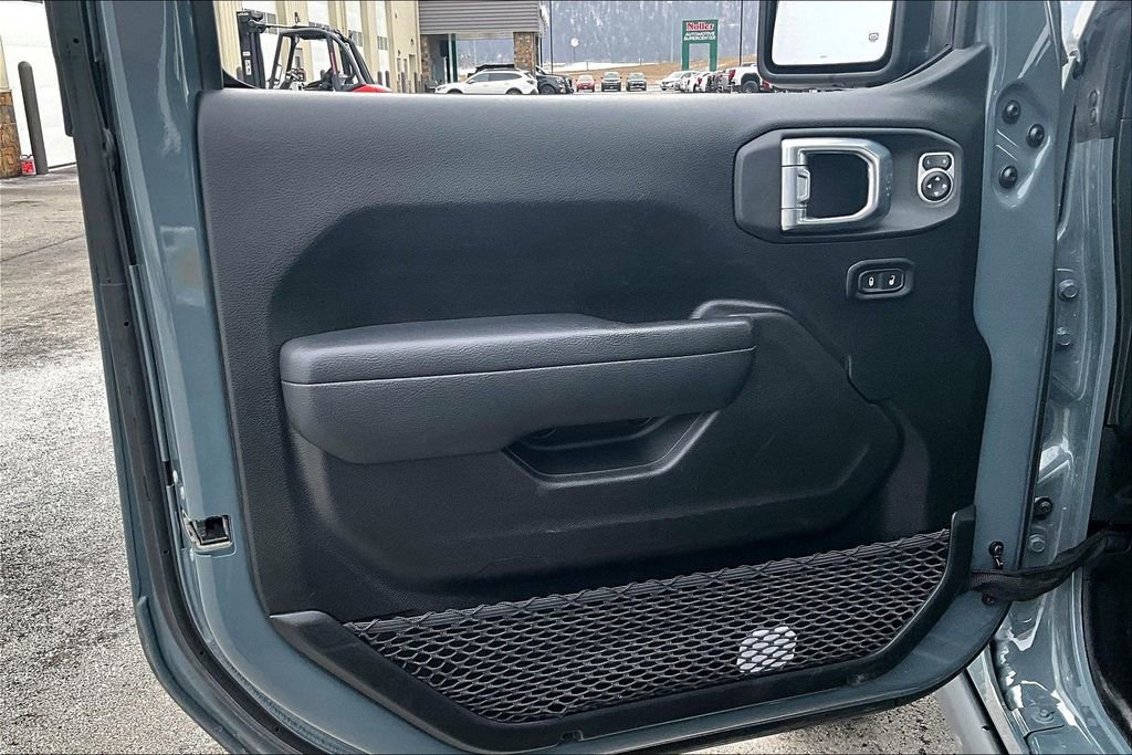 Used 2025 Jeep Wrangler Unlimited Rubicon image 23