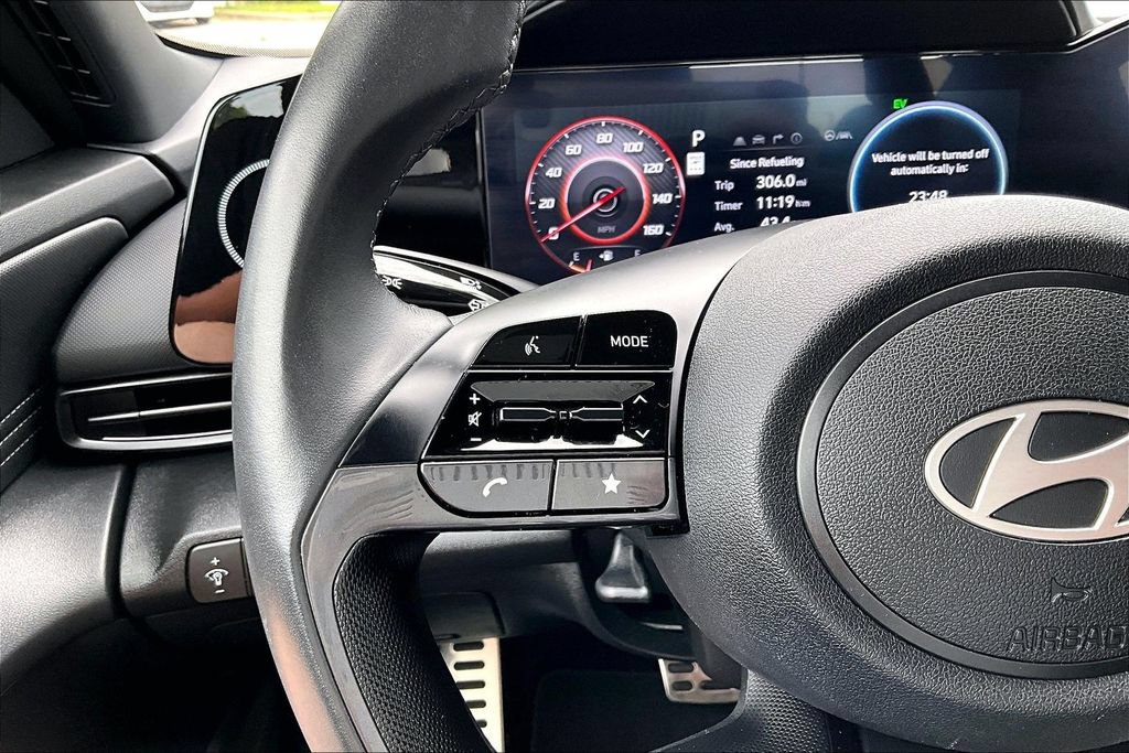 Certified 2025 Hyundai Elantra SEL FWD image 19