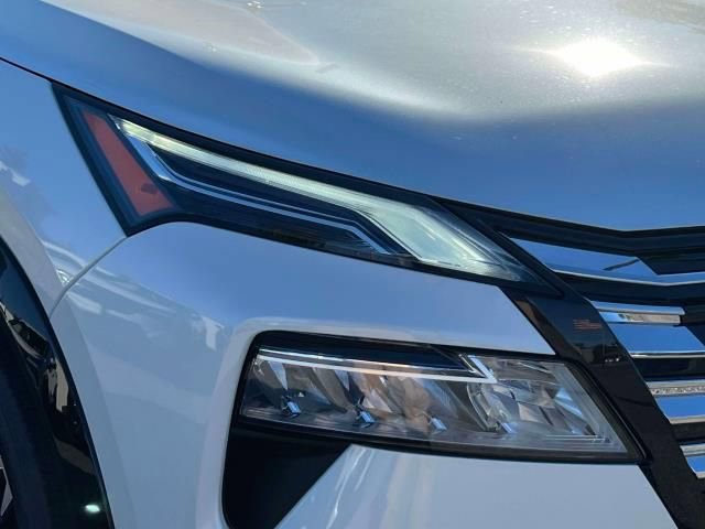 New 2026 Nissan Rogue Platinum image 10