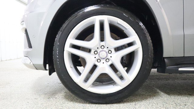 Used 2016 Mercedes-Benz GL 550 4MATIC image 28