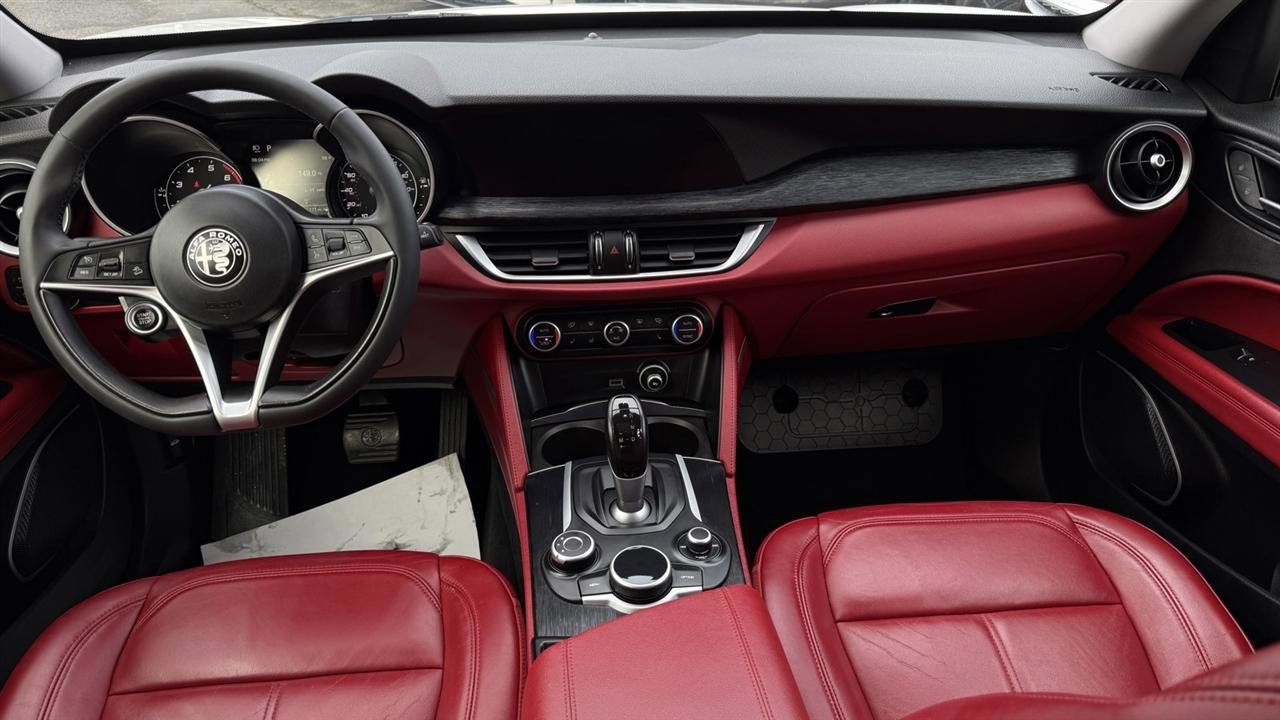 Used 2019 Alfa Romeo Stelvio AWD image 40