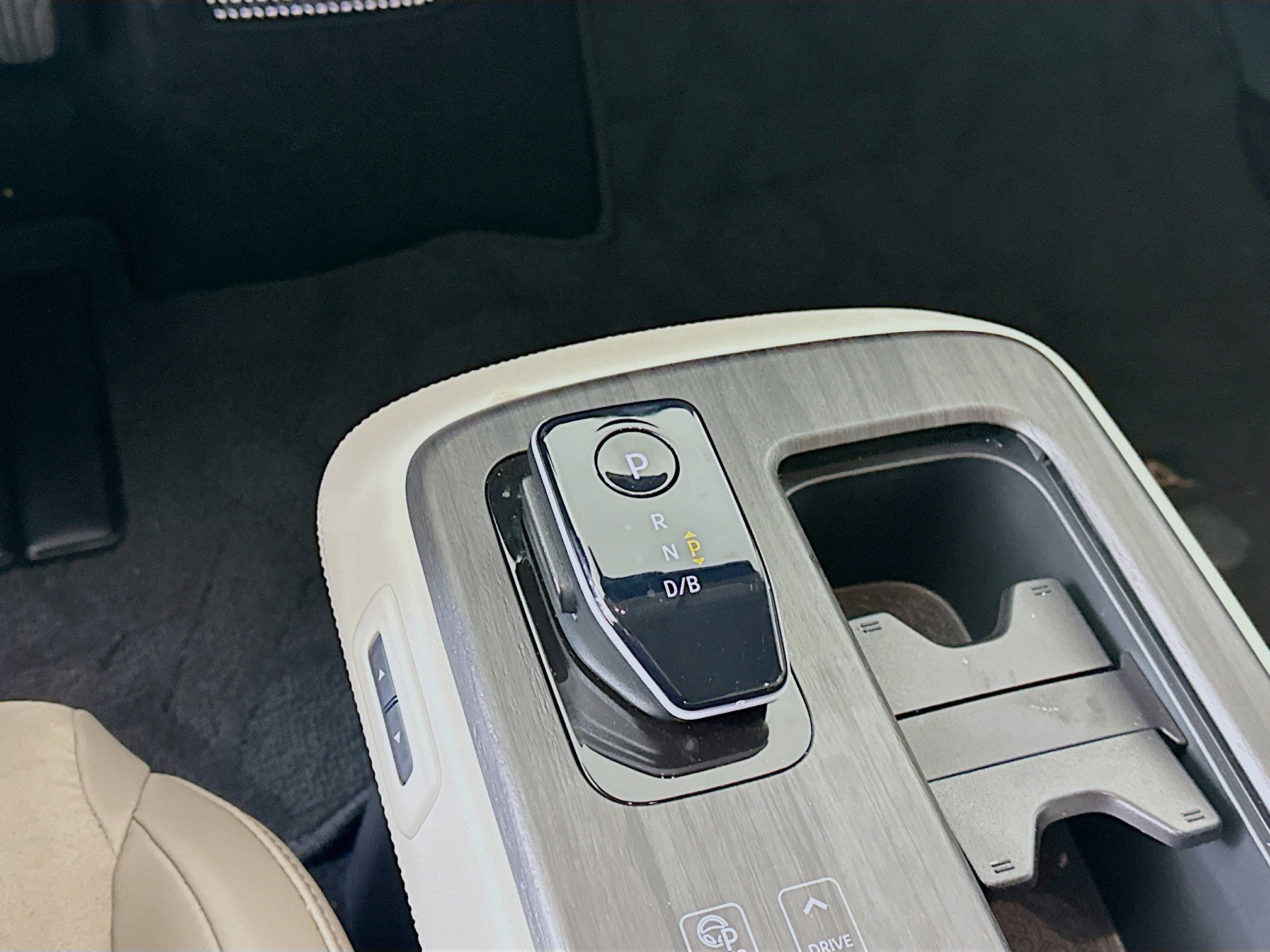 Used 2023 Nissan Ariya FWD image 25