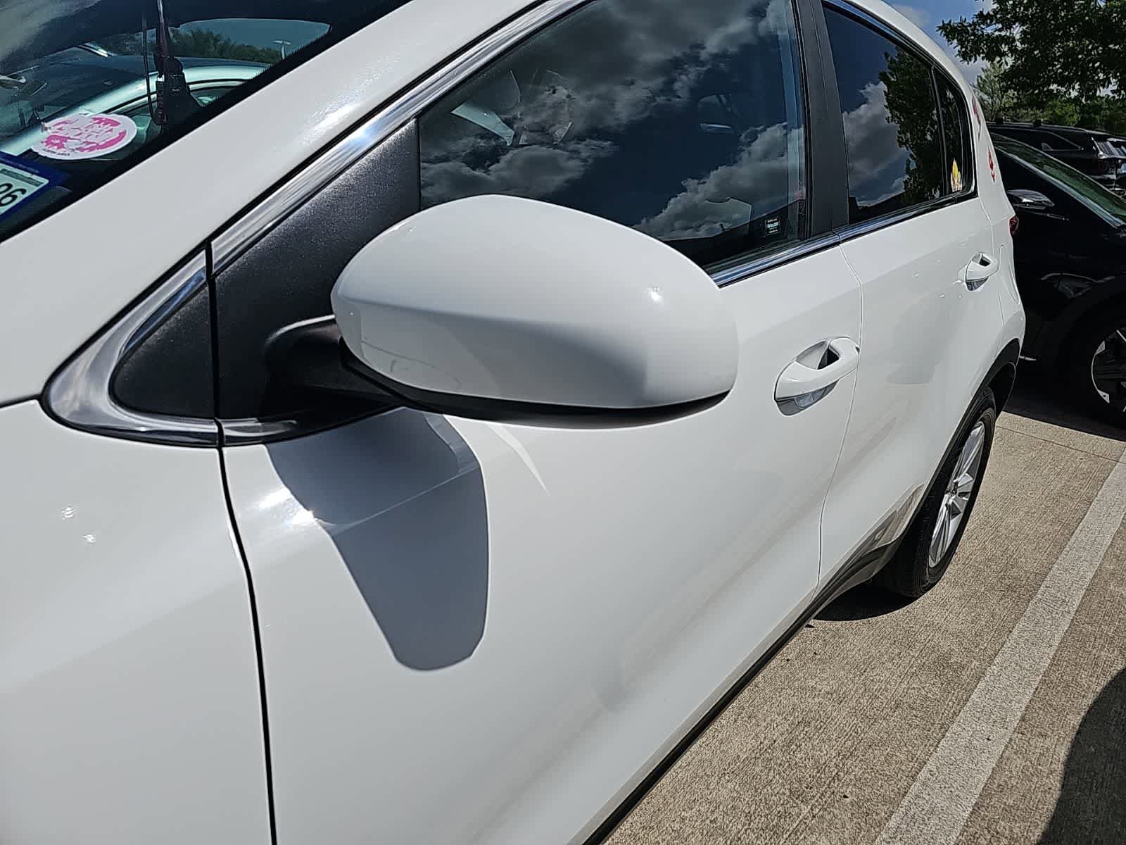 Used 2017 Kia Sportage LX FWD image 3