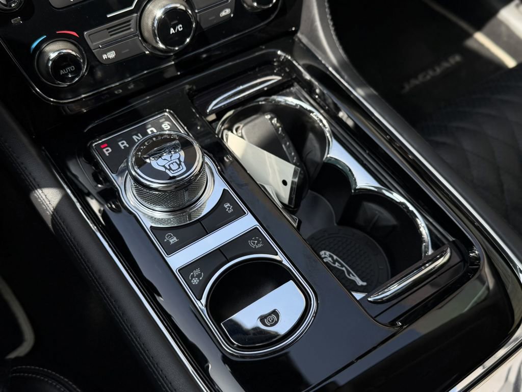 Used 2019 Jaguar XJ L Supercharged RWD image 23